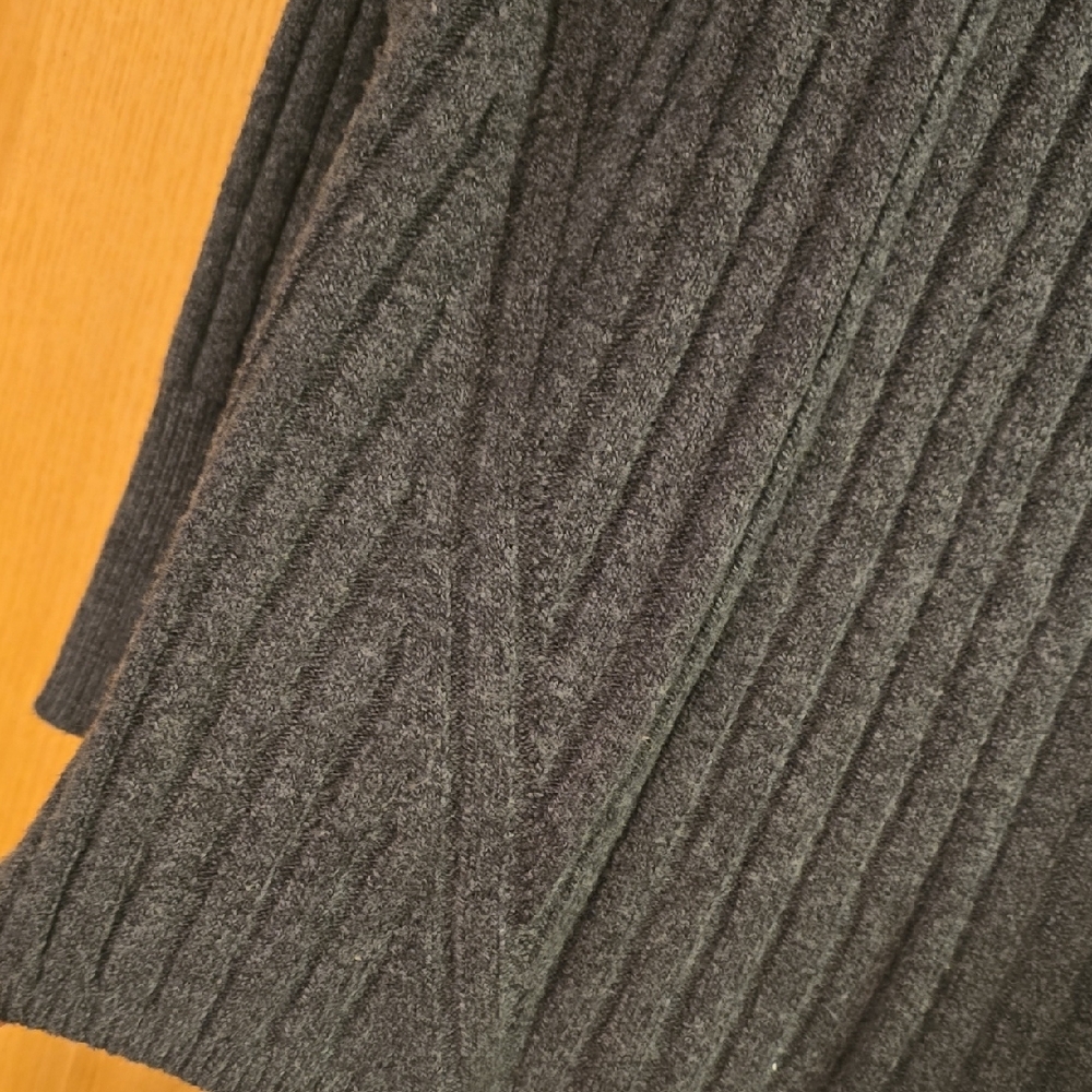 LOFT Dark Gray V-Neck Sweater - Picture 7 of 8